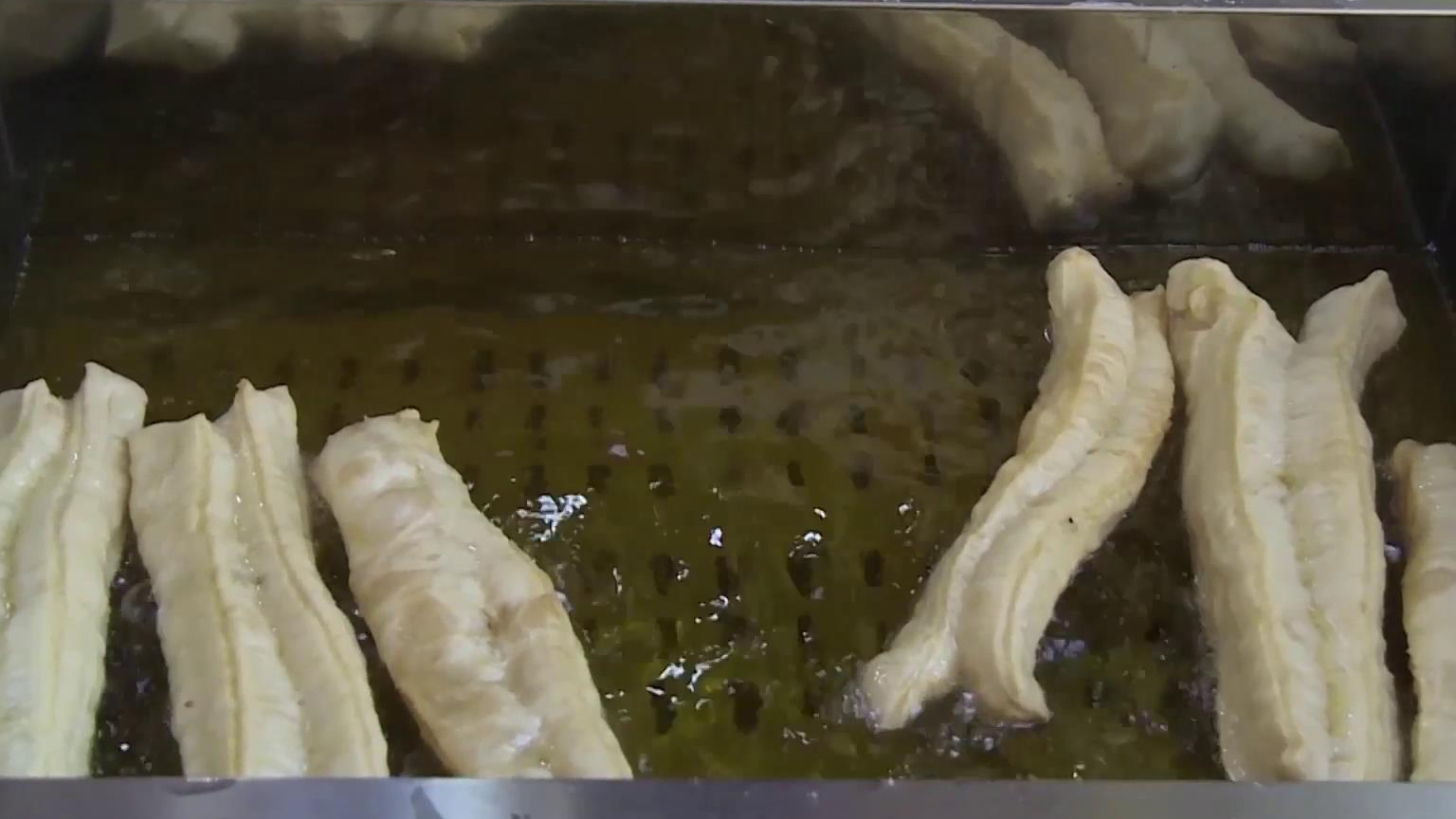 不会炸焦的油炸锅,全程智能控温,残渣自动过滤,干净卫生无黑油
